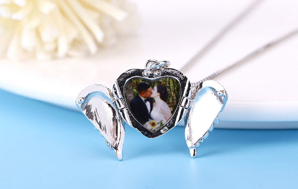 Heart locket Necklace With Photo - Custom Personalized Locket Necklace - Wedding Anniversary Gift - Present for Wife or Girlfriend