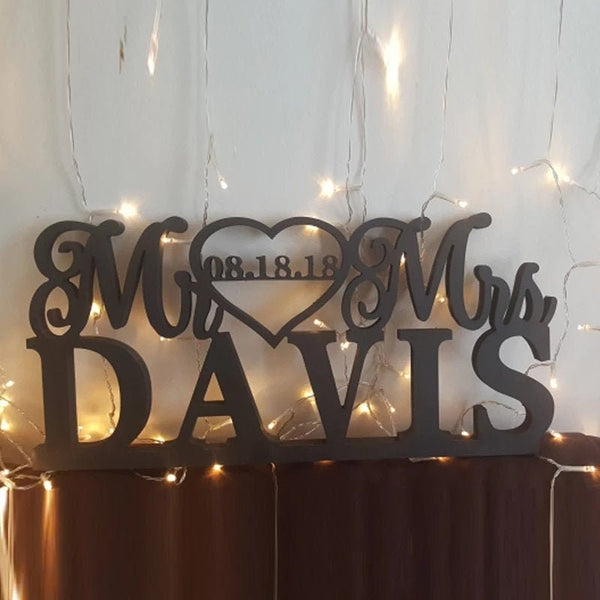 Panneau de mariage personnalisé - Panneau de nom de mariage personnalisé - Panneau M. et Mme - Décoration de table autonome - Panneau de nom de famille - Table de mariage