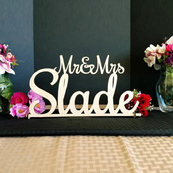 Panneau de Mariage Personnalisé - Panneau de Nom de Mariage Personnalisé - Panneau Monsieur et Madame - Décor de Table Autonome - Panneau de Nom de Famille - Amoureux