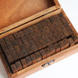 Alfabet & Nummer Houten Rubber Stempel Set in Doos - Houten Doos Letterzegels Symbolen Nummer Stempels Set - Hoofdletters Kleine Letters - Scrapbook